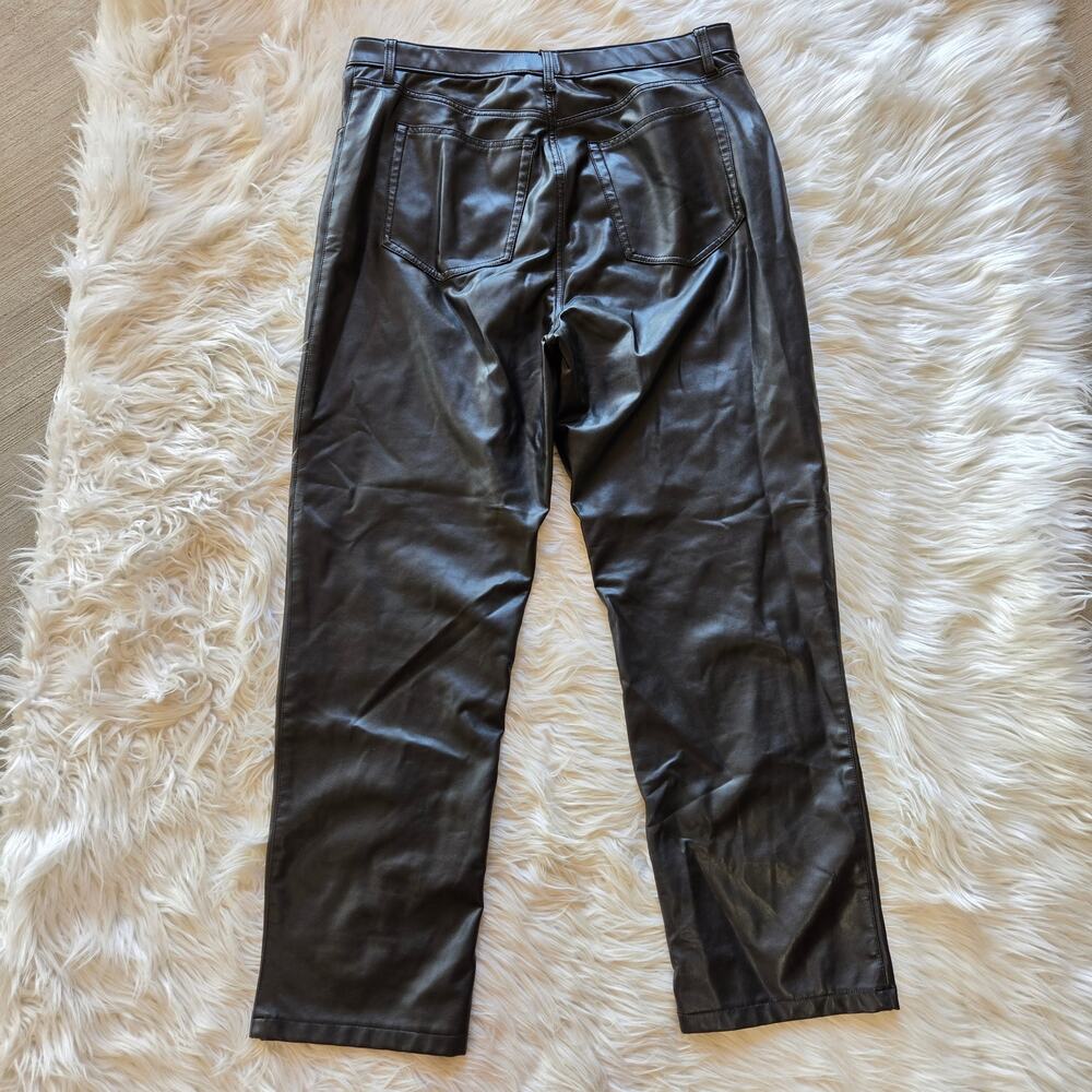Abercrombie & Fitch 90's Straight Ultra High Rise Pant Vegan Leather Black 34R - Picture 4 of 6